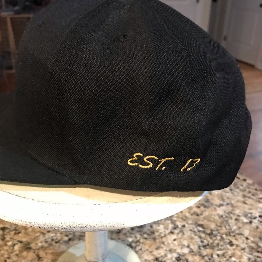👟KICKCLUSIVE Adjustable Cap - Picture 4 of 6